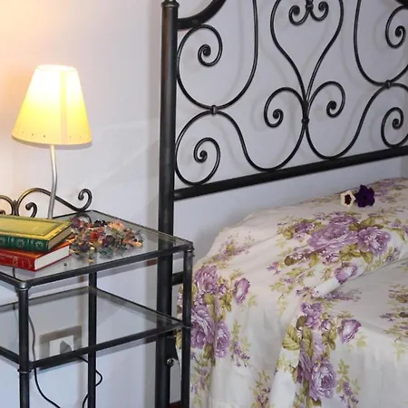 Sigliano Sleeps 4 Pool Wifi Apartment *