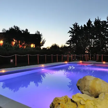Sigliano Sleeps 4 Pool Wifi Apartment
