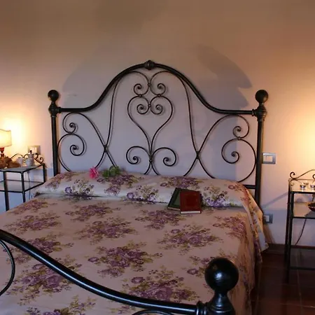 Sigliano Sleeps 4 Pool Wifi Apartment *